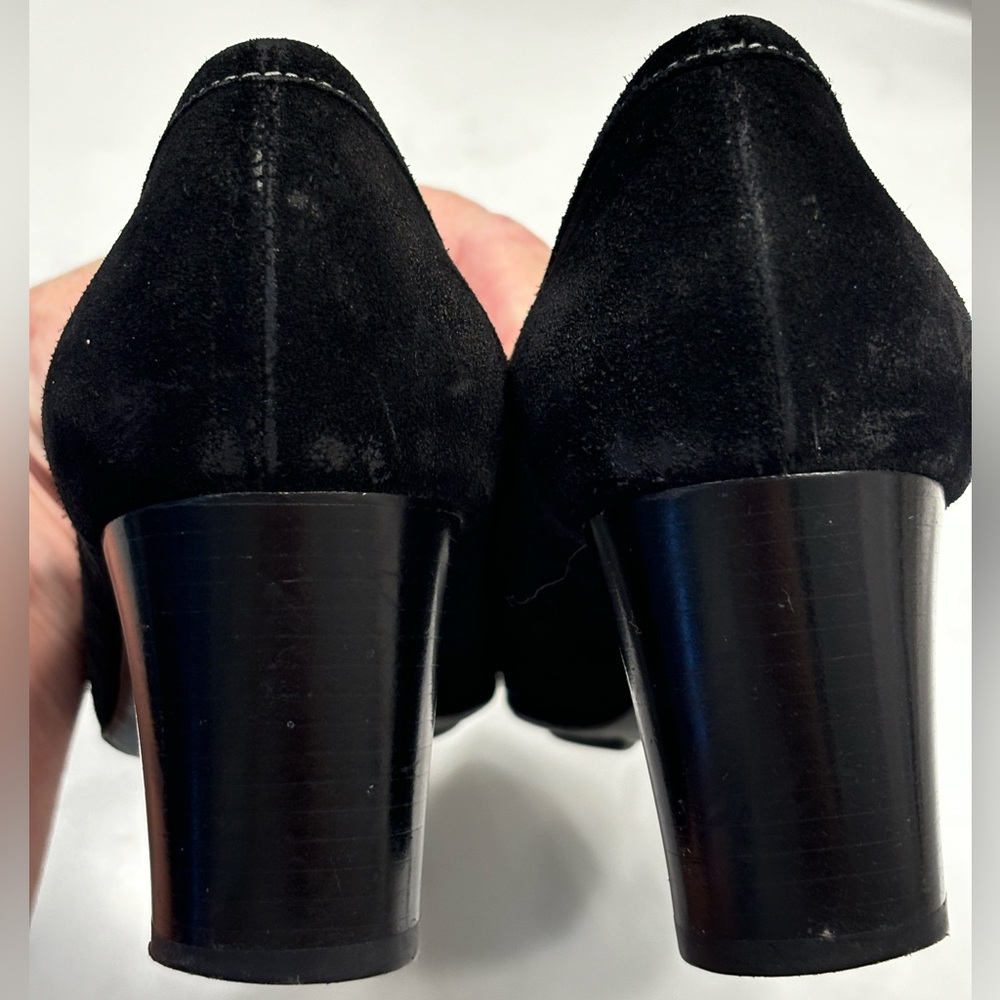 Ferragamo suede pumps with gold buckle hardware - Picture 5 of 8